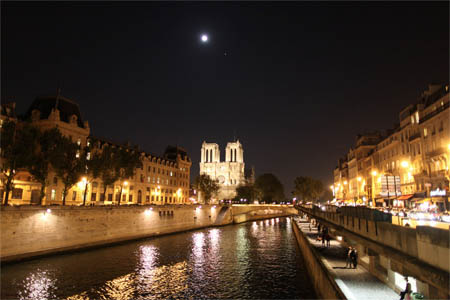 Moon, Jupiter and Notre Dame - Paris 2011